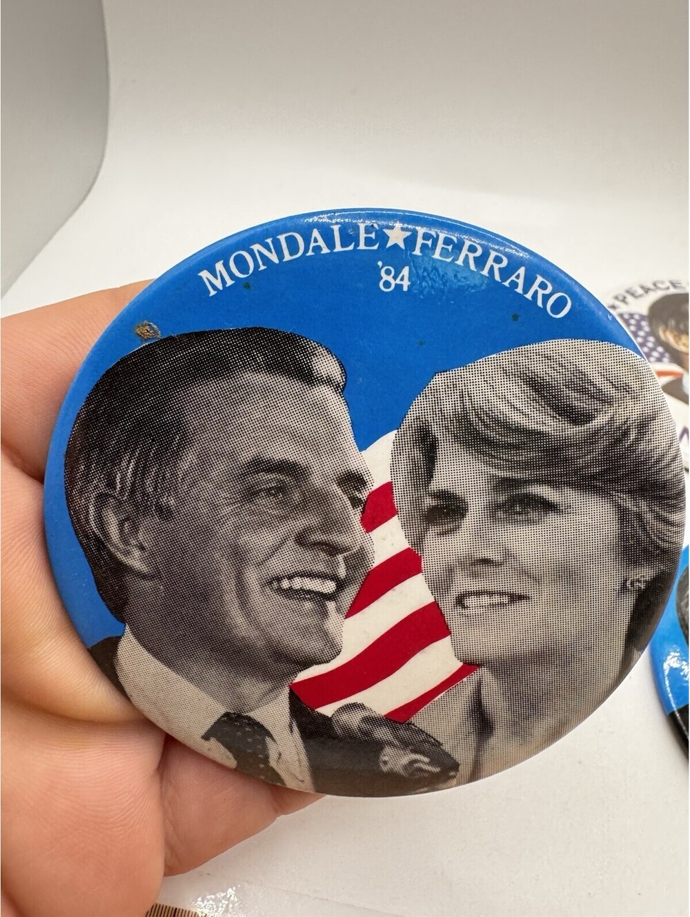1984 Mondale / Ferraro Campaign Buttons (5) - Picture 2 of 4